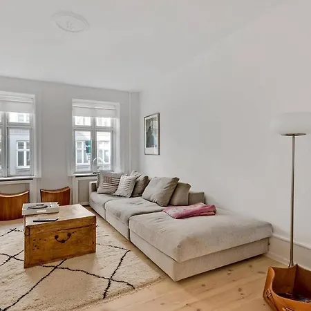 Modern & Central 2 Bedroom Apt
